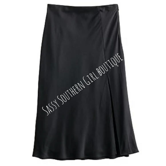 ⭐🆕 Plus Black satin midi skirt - Picture 10 of 16